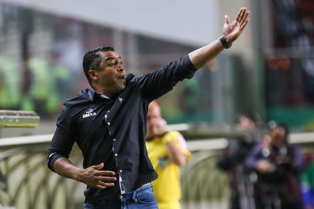Roger n&atilde;o &eacute; mais t&eacute;cnico do Atl&eacute;tico-MG
