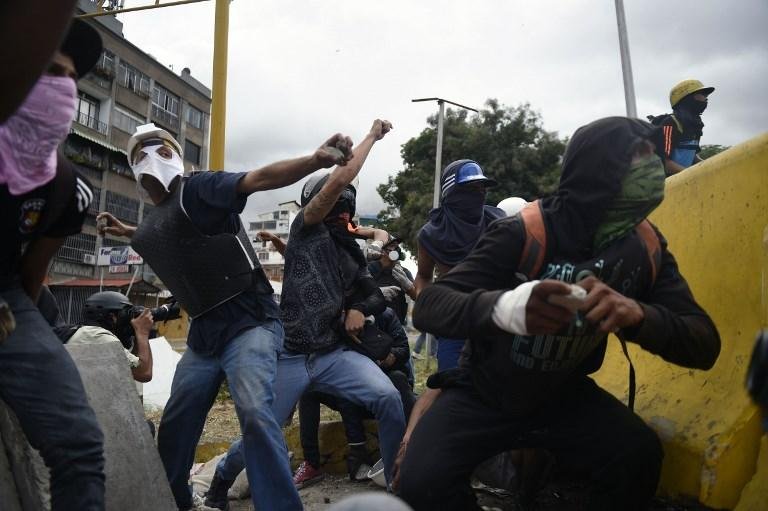 Dist&uacute;rbios em greve na Venezuela deixam um morto e tr&ecirc;s feridos