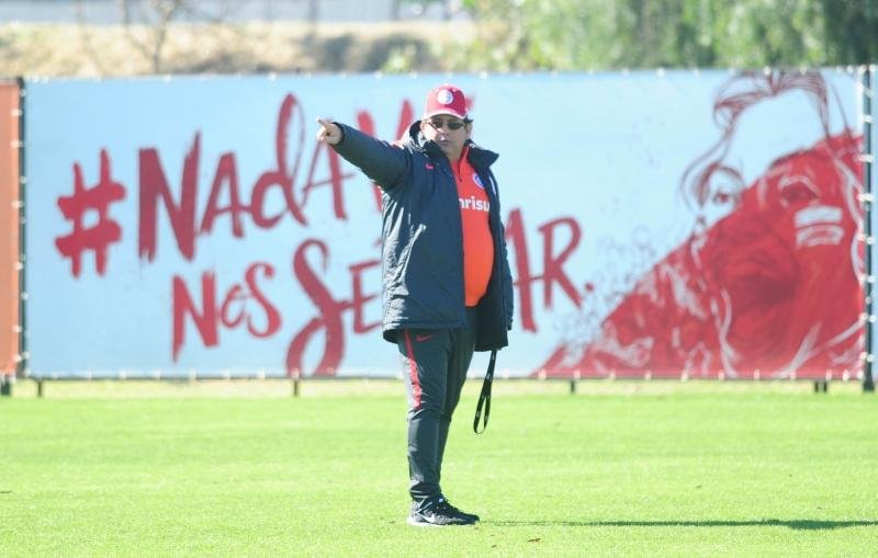 Guto quer Inter mais ofensivo contra Vila Nova