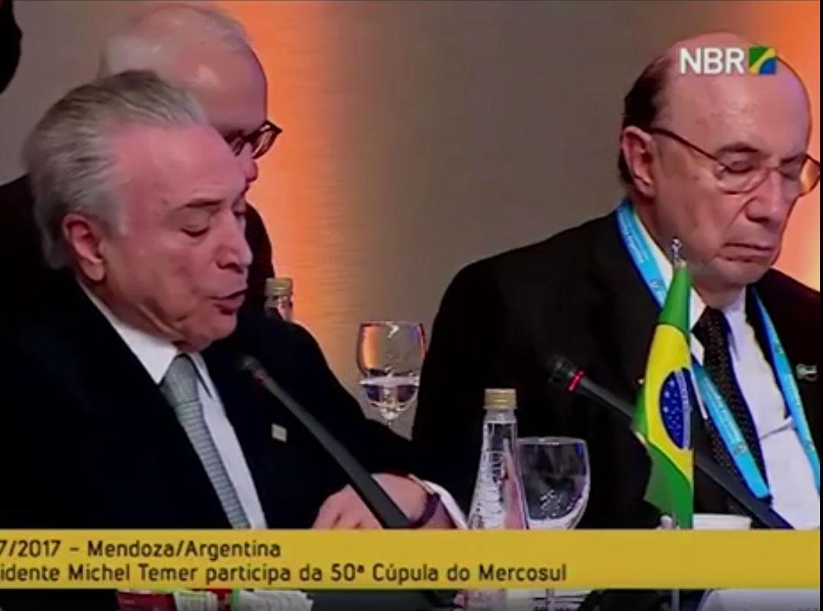 Ministro Henrique Meirelles n&atilde;o resistiu e durmiu durante discurso de Michel Temer
