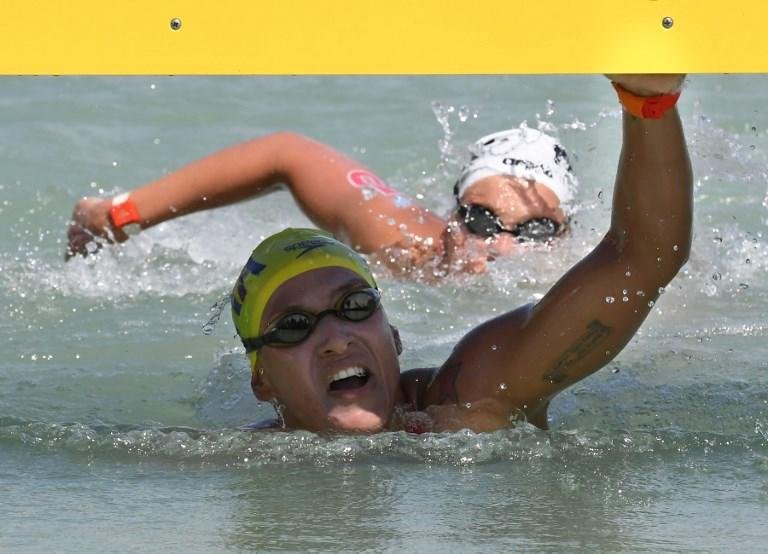 Ap&oacute;s cinco horas e 22 minutos de prova na Hungria, atleta baiana toca a linha de chegada &agrave; frente da holandesa