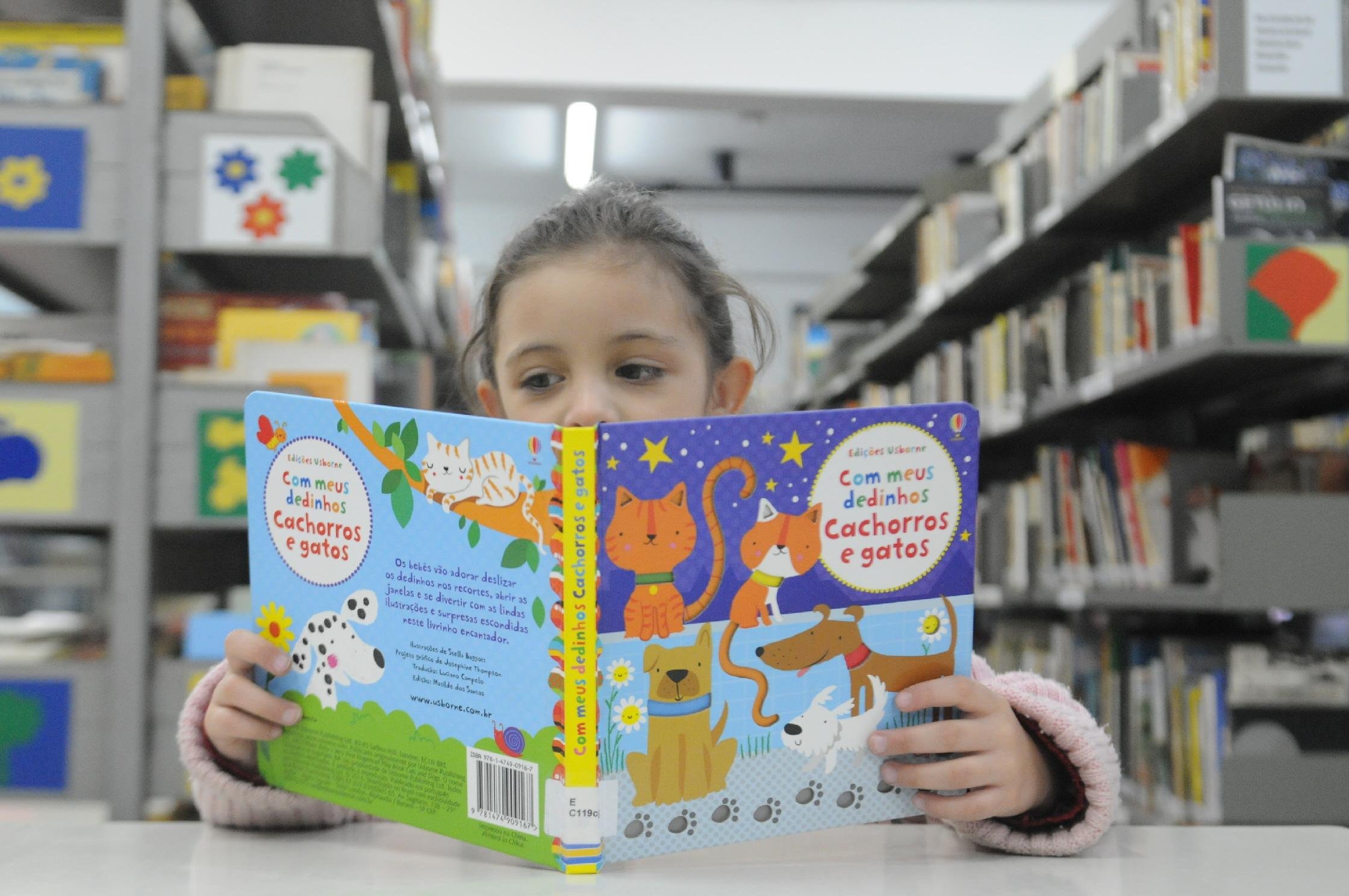 Biblioteca da CCMQ preparou programa&ccedil;&atilde;o especial para crian&ccedil;as