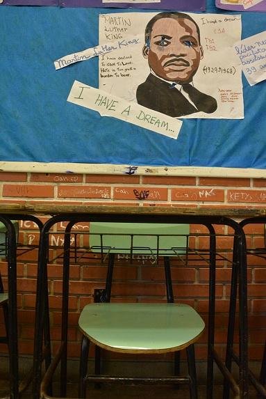 Escola municipal Chico Mendes &eacute; exemplo de local onde professores precisam lidar com viol&ecirc;ncia que vem de fora, al&eacute;m de problemas de infraestrutura