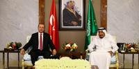 Serviço de Imprensa Presidencial da Turquia divulgou imagens do encontro entre Erdogan e o rei Salman, na Arábia Saudita