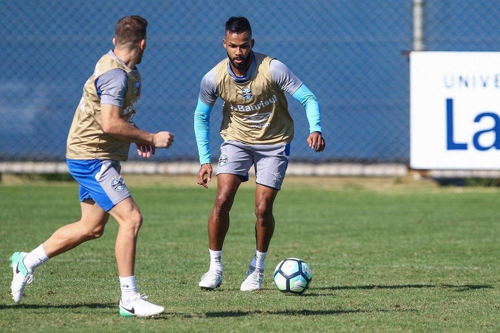Fernandinho pode ganhar mais uma oportunidade entre os 11 iniciais