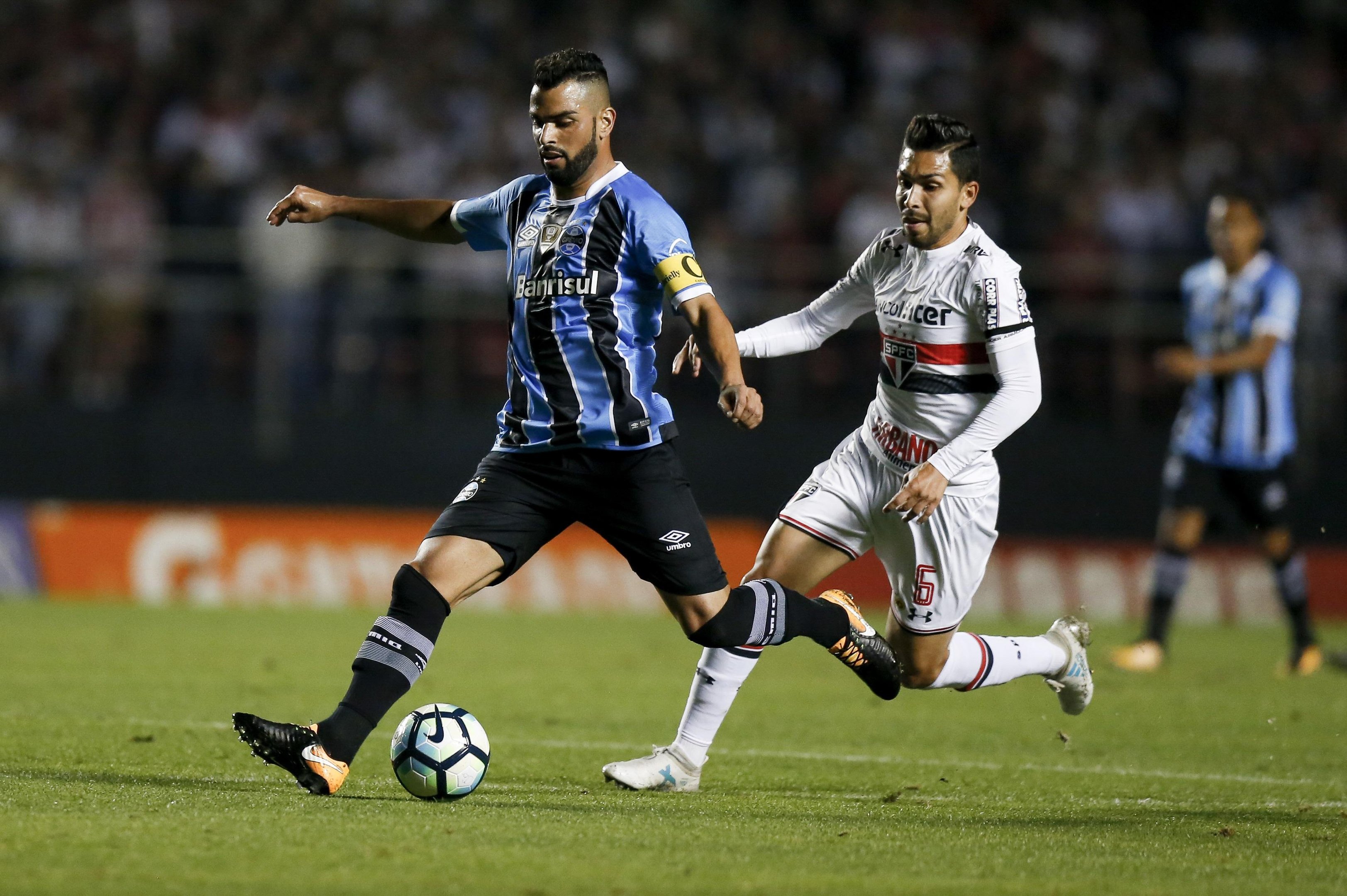 Gr&ecirc;mio sai na frente, mas cede empate para S&atilde;o Paulo 