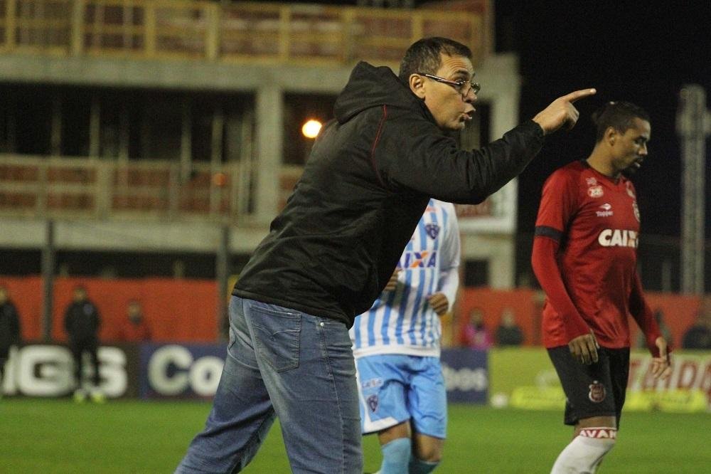 Clemer estreou com vit&oacute;ria de 2 a 1 sobre o Paysandu, no Bento Freitas