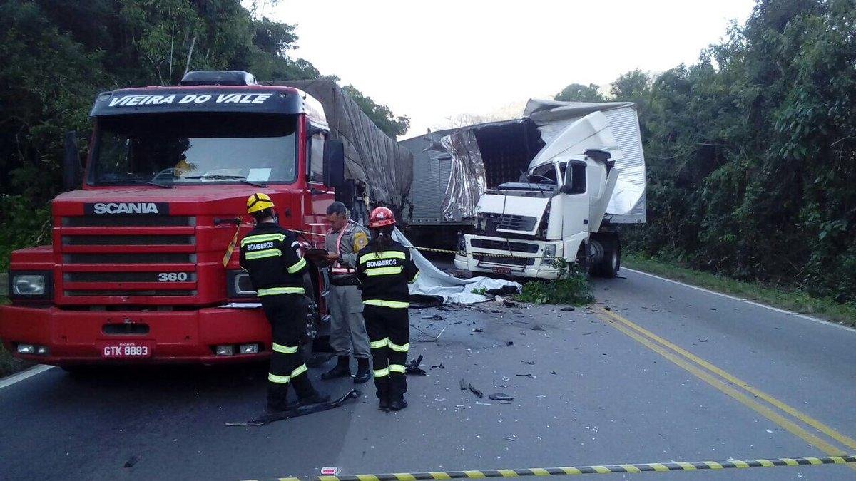 Caminh&otilde;es colidiram na ERS 122, em S&atilde;o Vendelino