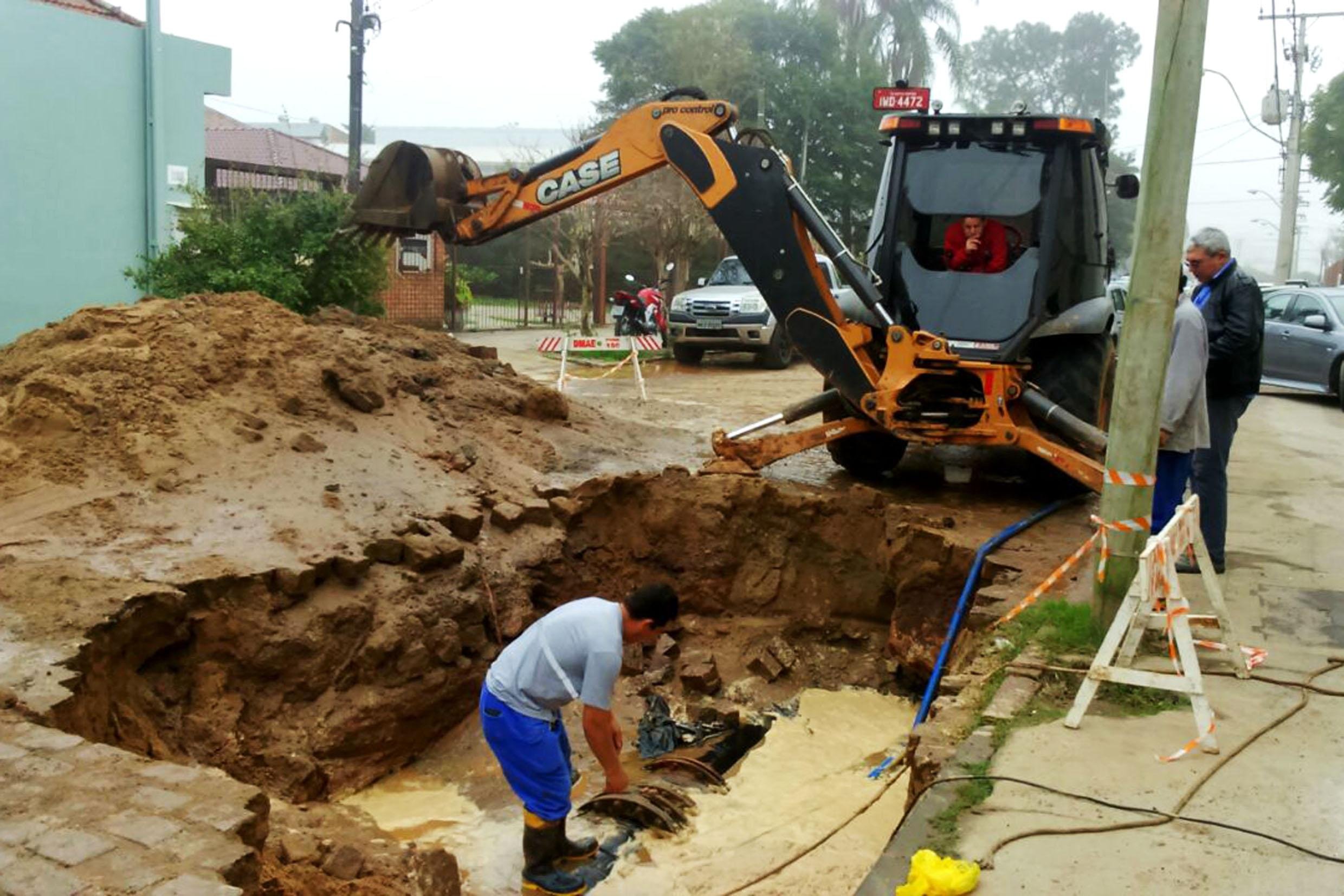 Reparo &eacute; realizado no bairro Navegantes
