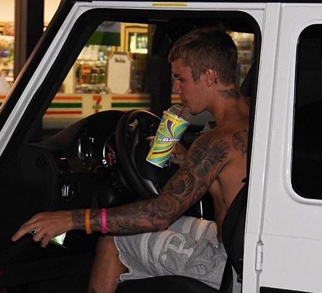 Acidente ocorreu na &uacute;ltima quarta-feira quando Bieber deixava uma igreja em Beverly Hills