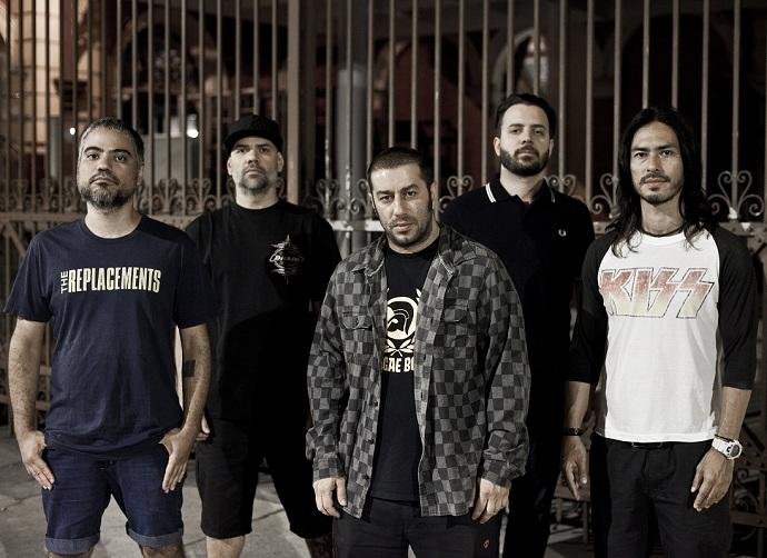  "Suor e Sacrif&iacute;cio" chegou &agrave;s lojas e servi&ccedil;os de streaming em maio