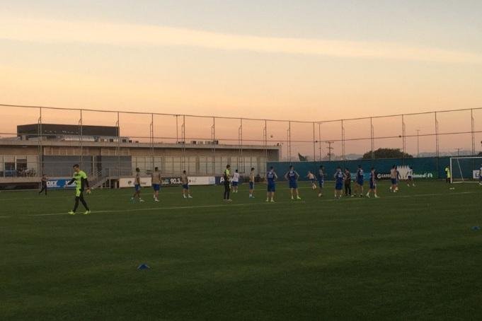 Gr&ecirc;mio faz treino regenerativo com retorno de L&eacute;o Moura 