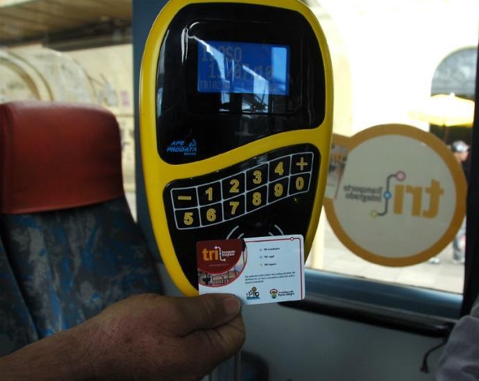 Bancada est&aacute; estudando licita&ccedil;&atilde;o do transporte coletivo e deve decidir em reuni&atilde;o argumento para impedir decreto