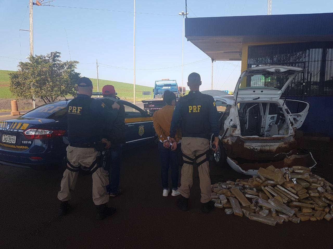 Ve&iacute;culo clonado com 184 kg de maconha &eacute; apreendido pela PRF 