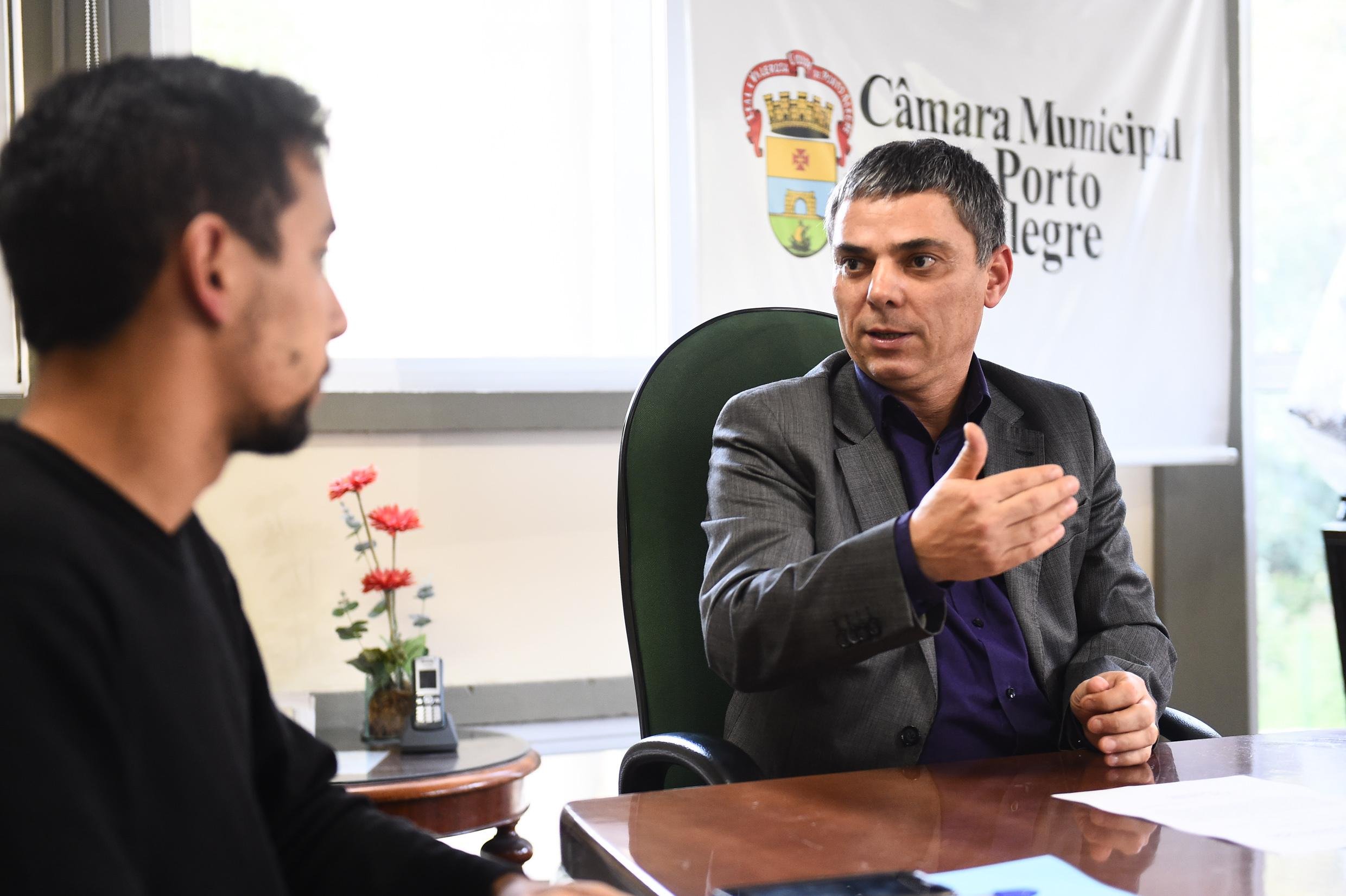 Durante a tarde, Trogildo se reuniu com o presidente do Conselho Municipal da Juventude
