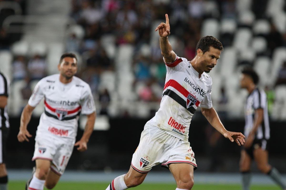 Hernanes recome&ccedil;ou trajet&oacute;ria no S&atilde;o Paulo com vit&oacute;ria
