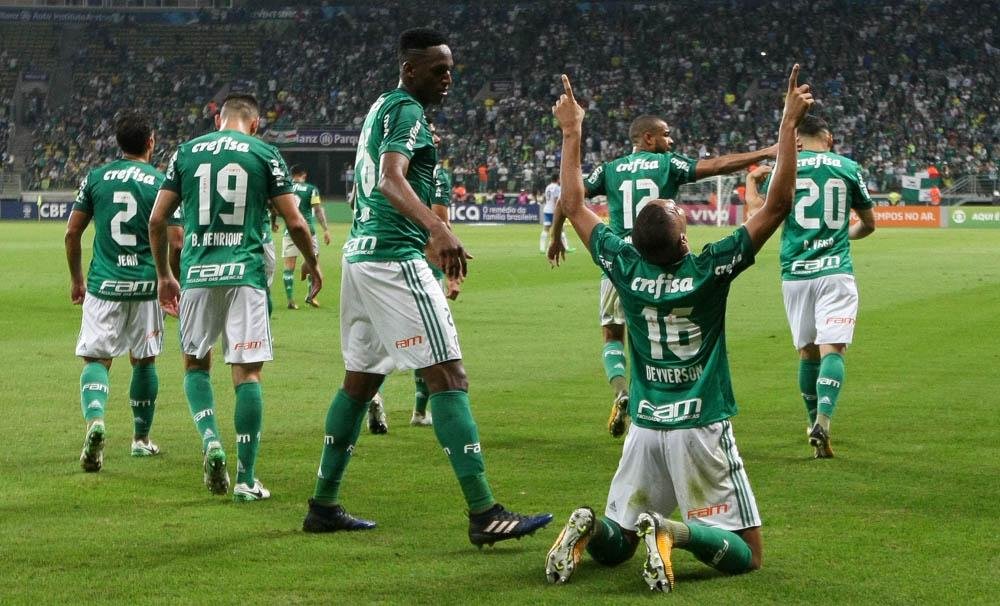 Palmeiras entrou no G4 com vit&oacute;ria sobre o Ava&iacute;