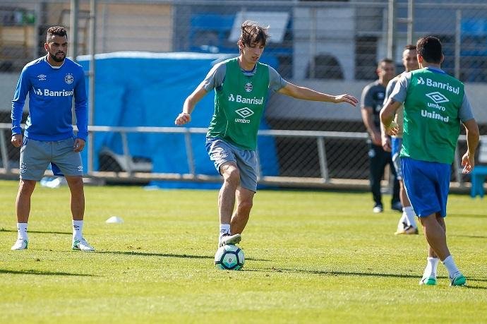 Gr&ecirc;mio &ldquo;refor&ccedil;ado&rdquo; recebe o Santos em confronto direto na Arena