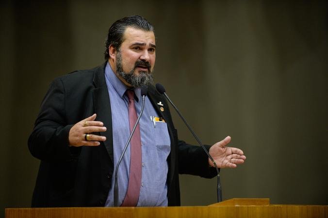 &ldquo;Estamos tirando direitos da popula&ccedil;&atilde;o&rdquo;, critica l&iacute;der do governo Marchezan