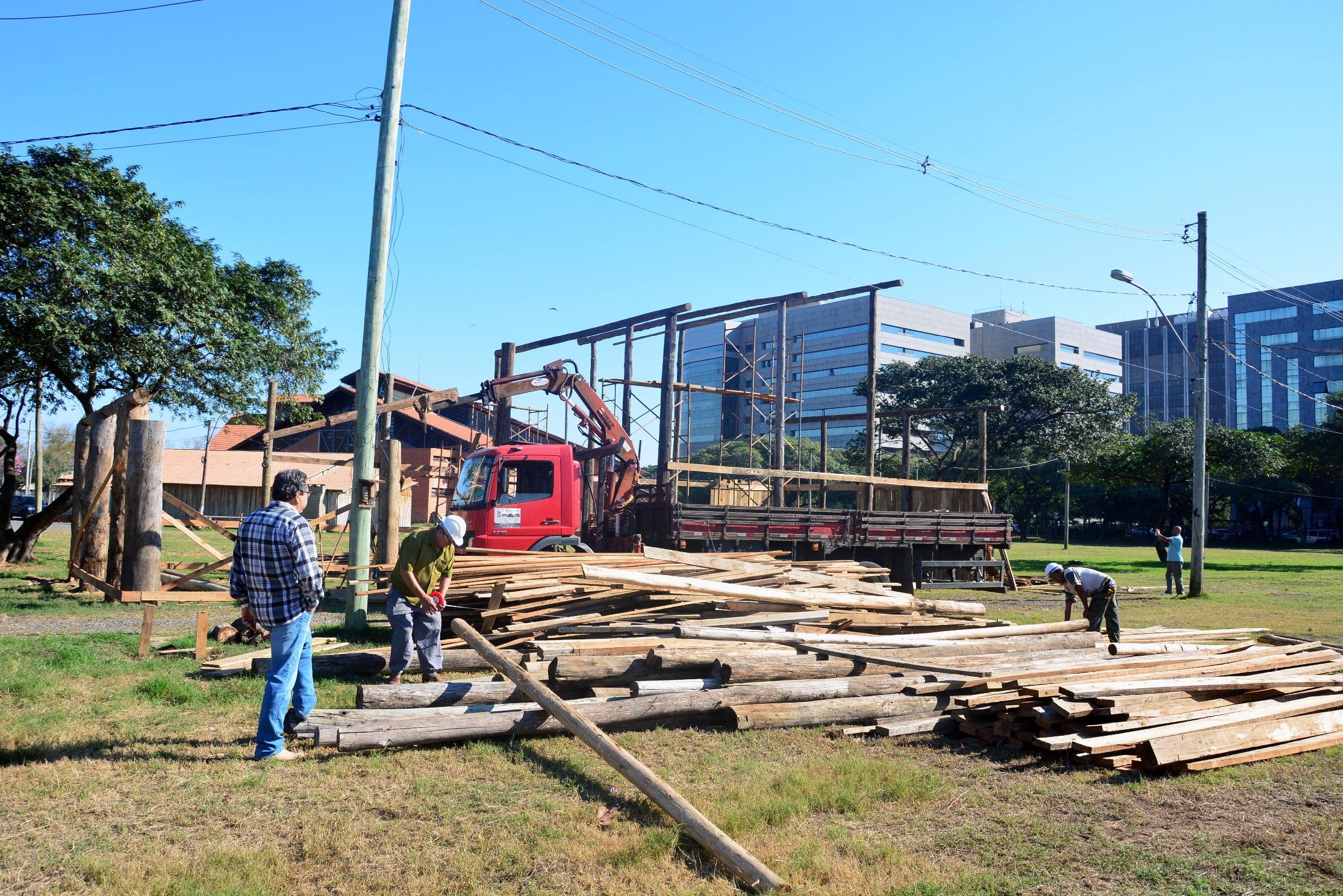 Desfiles ser&atilde;o realizados nos dias 17 e 20 de setembro, na avenida Edvaldo Pereira Paiva.
