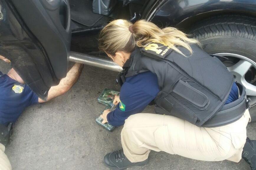 Pol&iacute;cia apreendeu quatro quilos de droga, al&eacute;m de dinheiro em tr&ecirc;s moedas diferentes