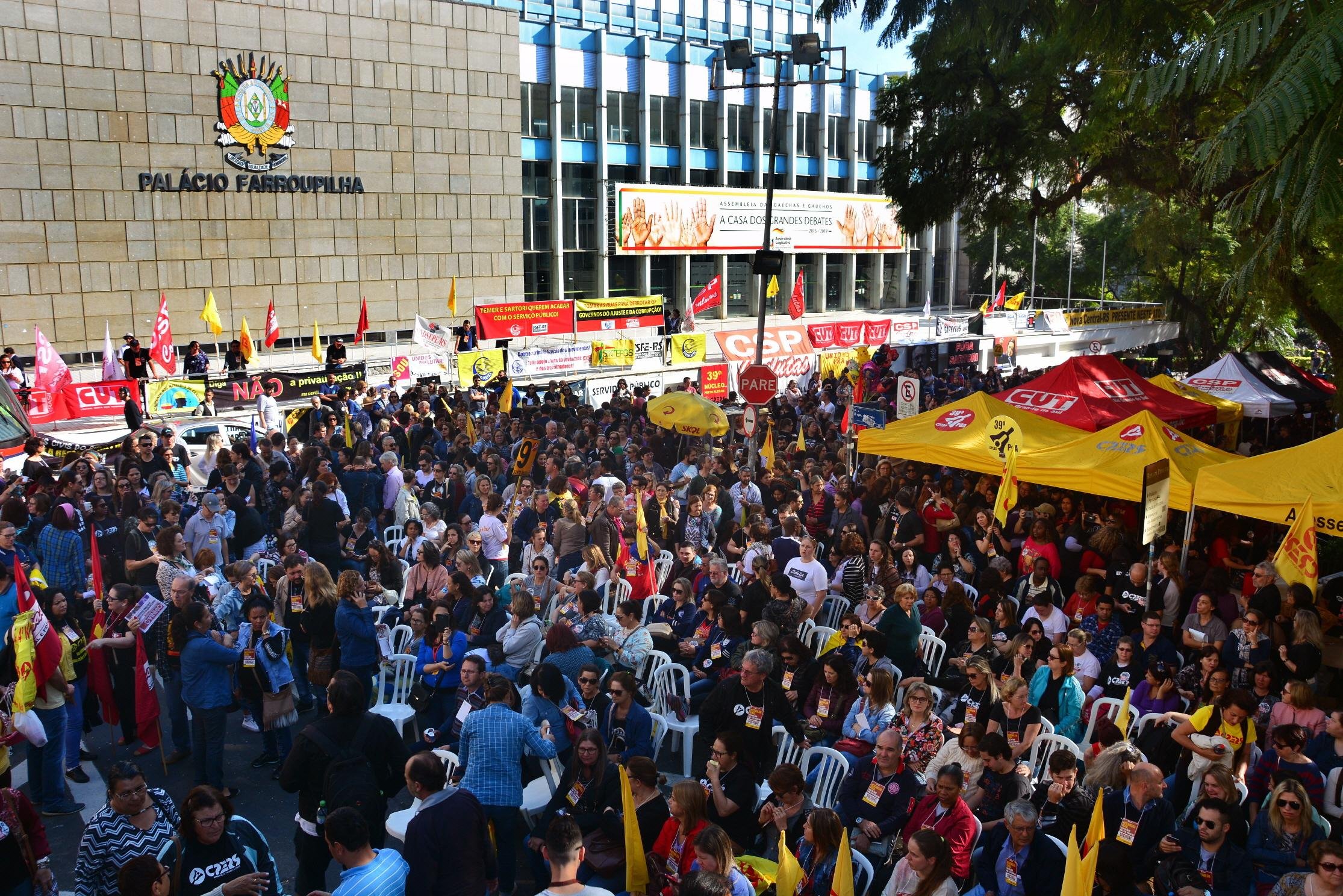 Categoria lotou a Pra&ccedil;a da Matriz