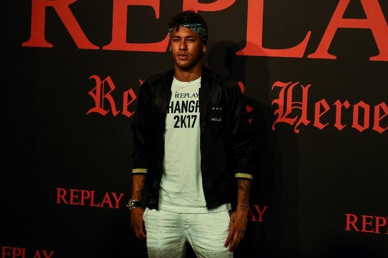 Neymar se reapresenta ao Barcelona nesta quarta-feira