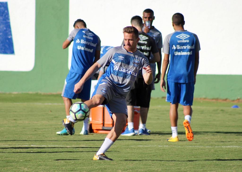 Arthur vai jogar em sua terra natal nesta quarta