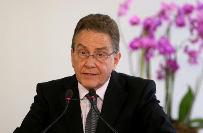 Durante evento da Fiesp, ele considerou que deformidades  s&atilde;o "uma carga tribut&aacute;ria invi&aacute;vel e juros estruturalmente fora do lugar"