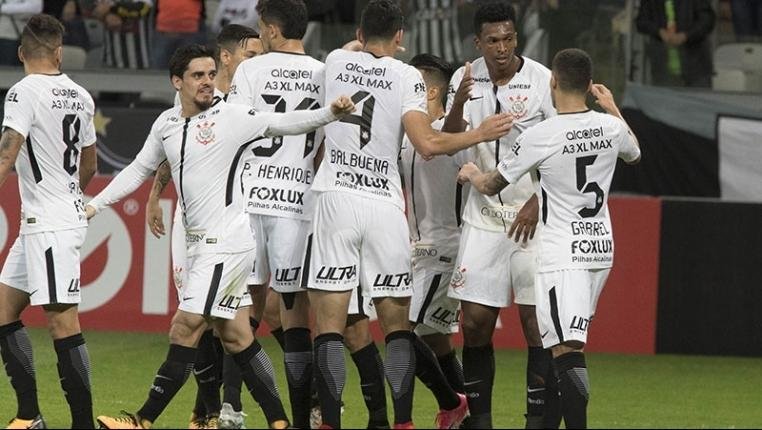 Corinthians venceu por 2 a 0 e permanece na lideran&ccedil;a do campeonato