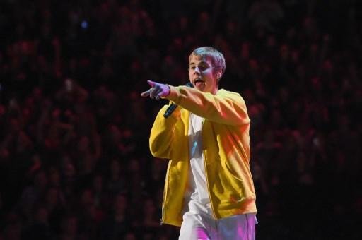Empres&aacute;rios de Bieber anunciaram interrup&ccedil;&atilde;o nas 14 apresenta&ccedil;&otilde;es restantes por "circunst&acirc;ncias n&atilde;o previstas"