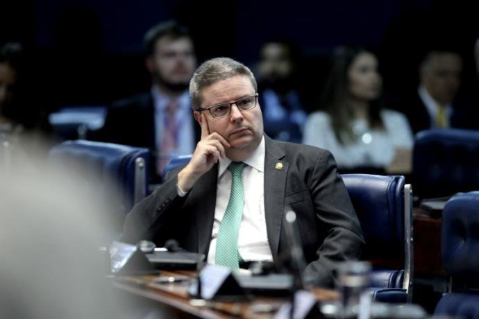 Senador tucano falou da possibilidade de redu&ccedil;&atilde;o na implementa&ccedil;&atilde;o de uma idade m&iacute;nima para aposentadoria