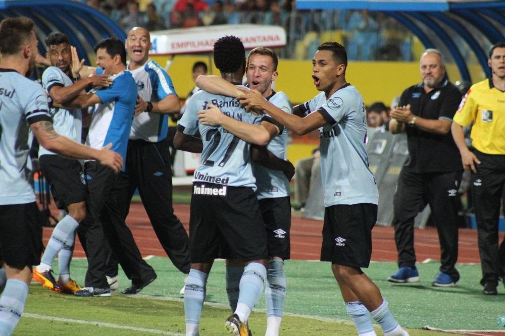 Gr&ecirc;mio ter&aacute; agosto agitado dentro e fora dos gramados