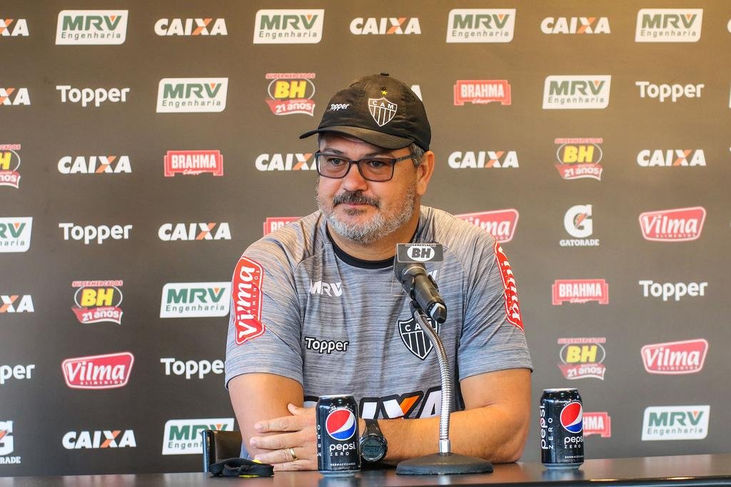 Micale relacionou 27 jogadores para viagem a Porto Alegre