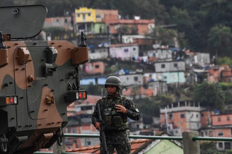 For&ccedil;as Armadas fazem grande a&ccedil;&atilde;o em morros do Rio
