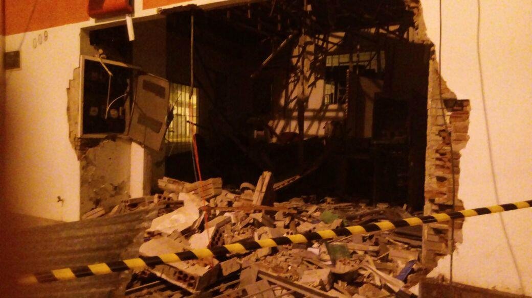 Ag&ecirc;ncia foi atacada em Marat&aacute;