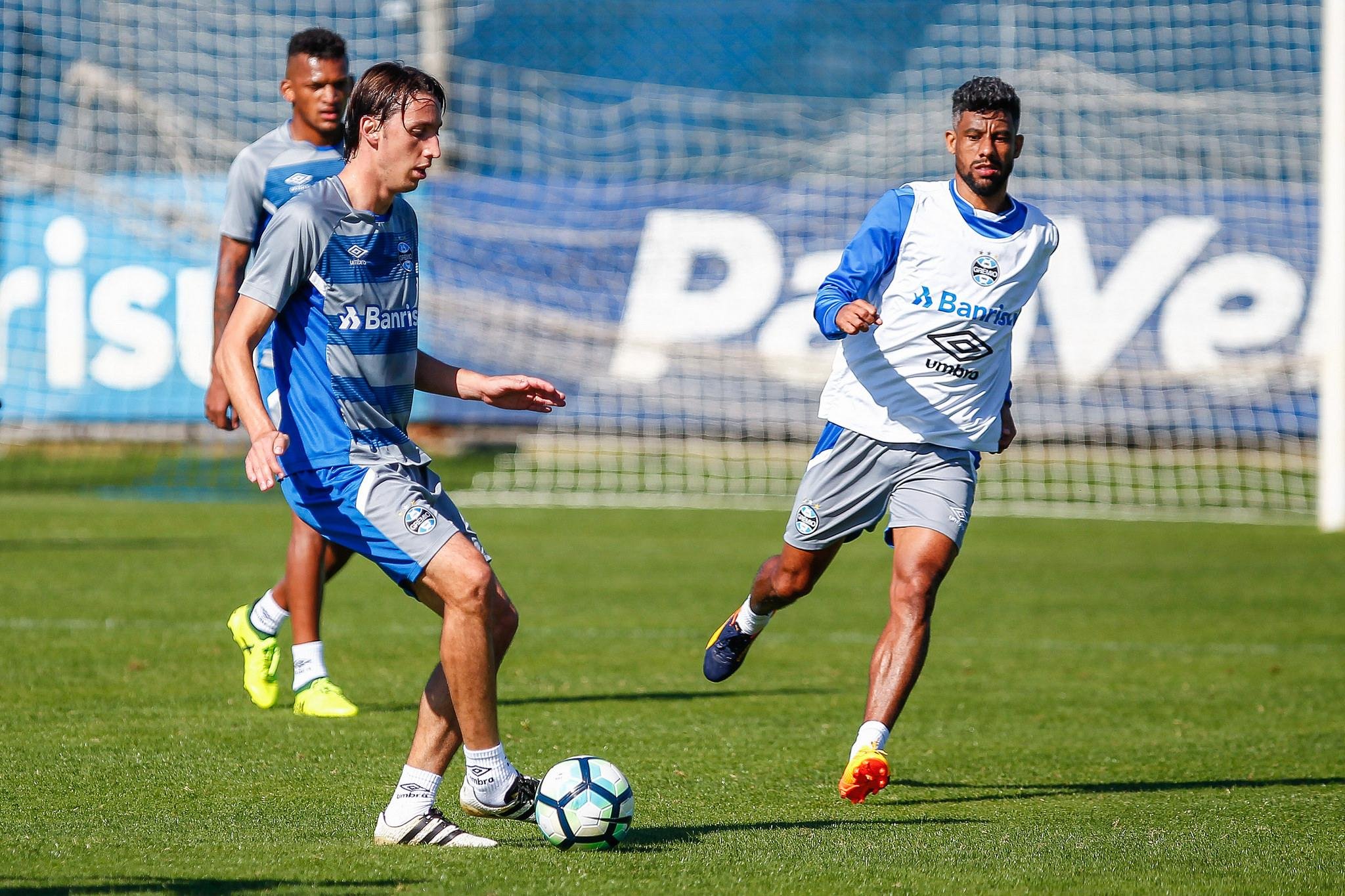 Geromel foi relacionado para encarar o Galo