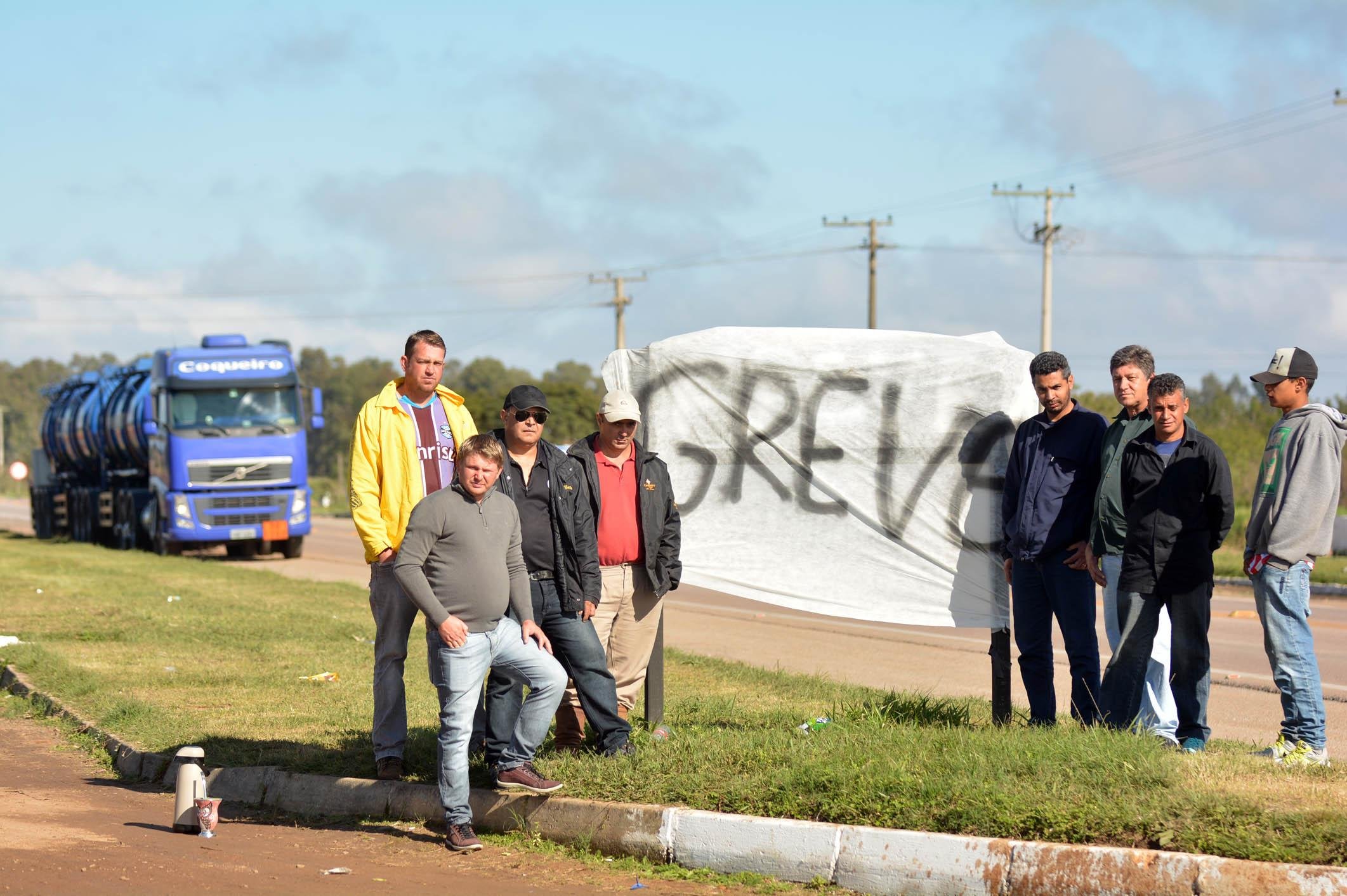 Caminhoneiros ainda realizavam atos pela manh&atilde; em Camaqu&atilde;