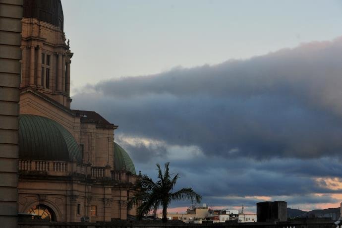 Manh&atilde; ainda ser&aacute; fria, mas tarde ter&aacute; m&aacute;ximas agrad&aacute;veis, rondando os 27&deg;C