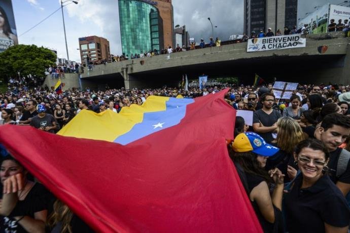 Apesar de romper a ordem democr&aacute;tica, normas para importa&ccedil;&atilde;o e exporta&ccedil;&atilde;o n&atilde;o ser&atilde;o afetadas