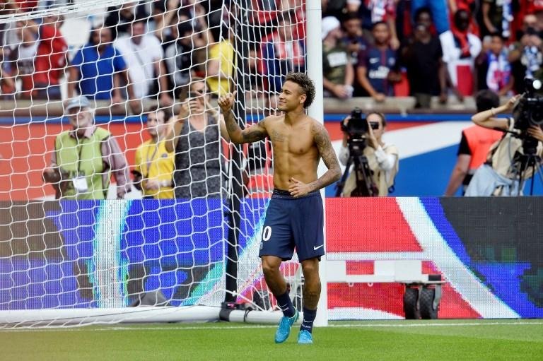 Bartomeu critica Neymar ap&oacute;s ida ao PSG e diz que atacante &eacute; "passado" para Bar&ccedil;a