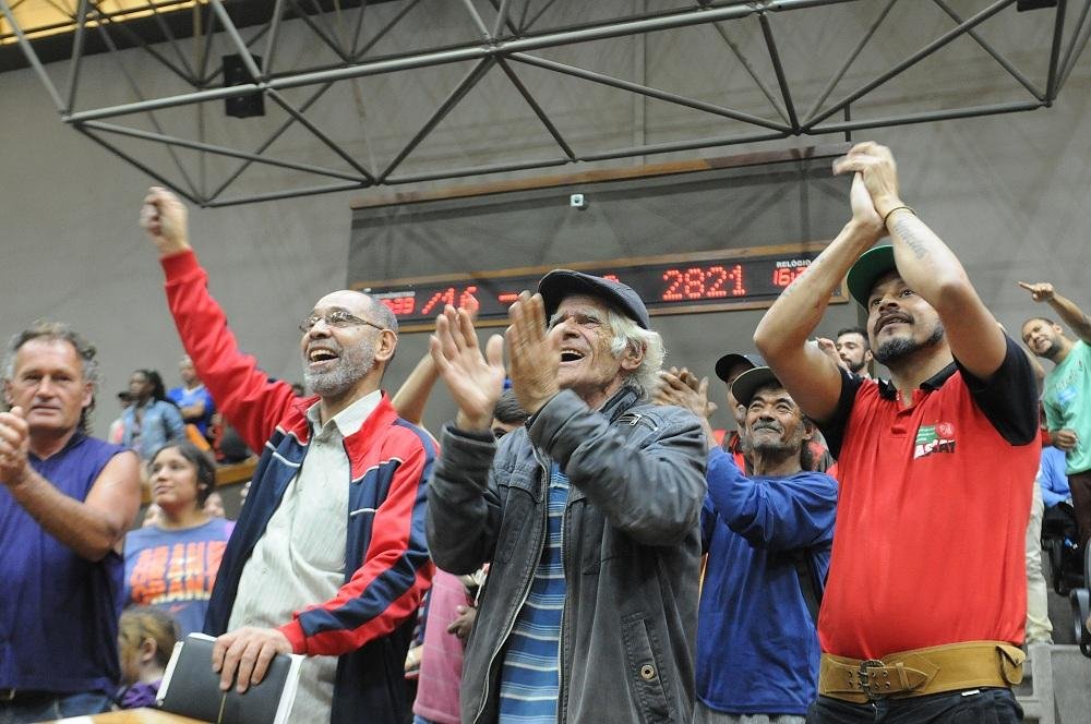 Trabalhadores comemoram veto da C&acirc;mara nas galerias