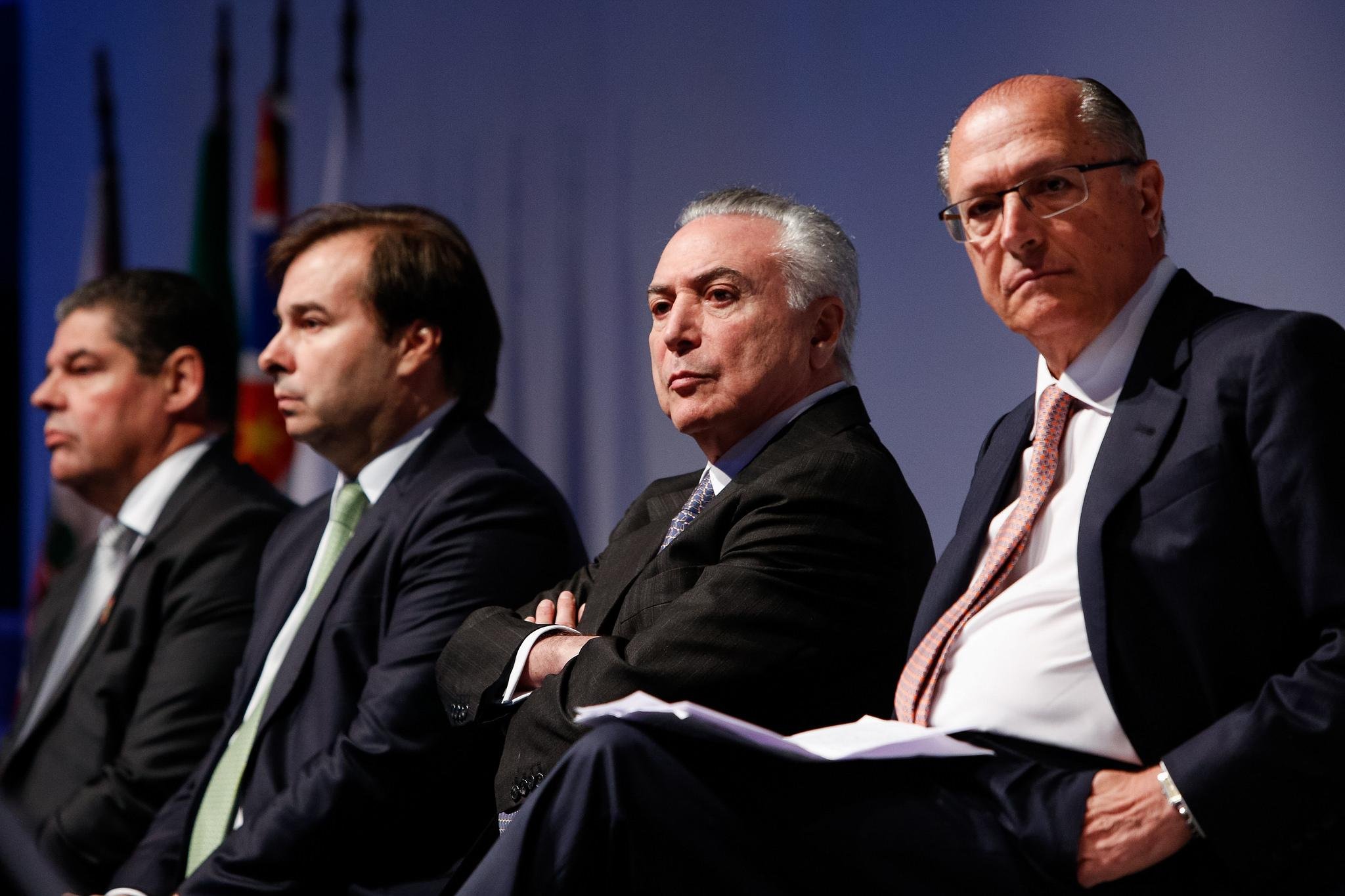 Aumento do desemprego de pessoas entre os 15 e os 29 anos foi maior do que entre os adultos 