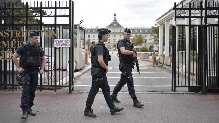 A pol&iacute;cia isolou a &aacute;rea do ataque