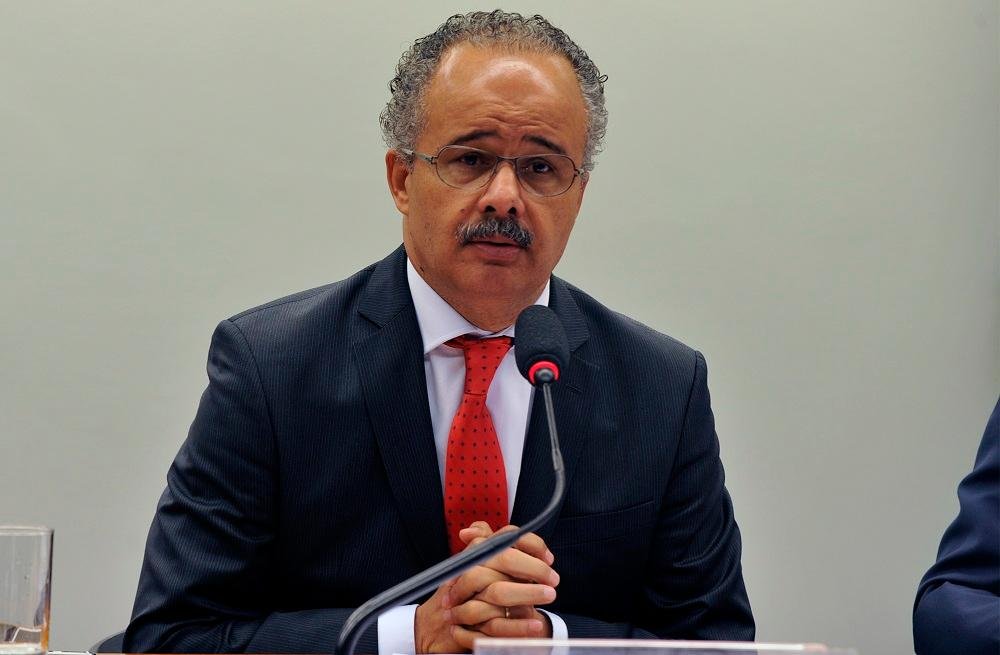 Deputado Vicente C&acirc;ndido (PT-SP) &eacute; relator da reforma pol&iacute;tica e alterou seu parecer original nesta quarta