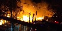 Incêndio atinge casas na Ilha do Pavão, em Porto Alegre