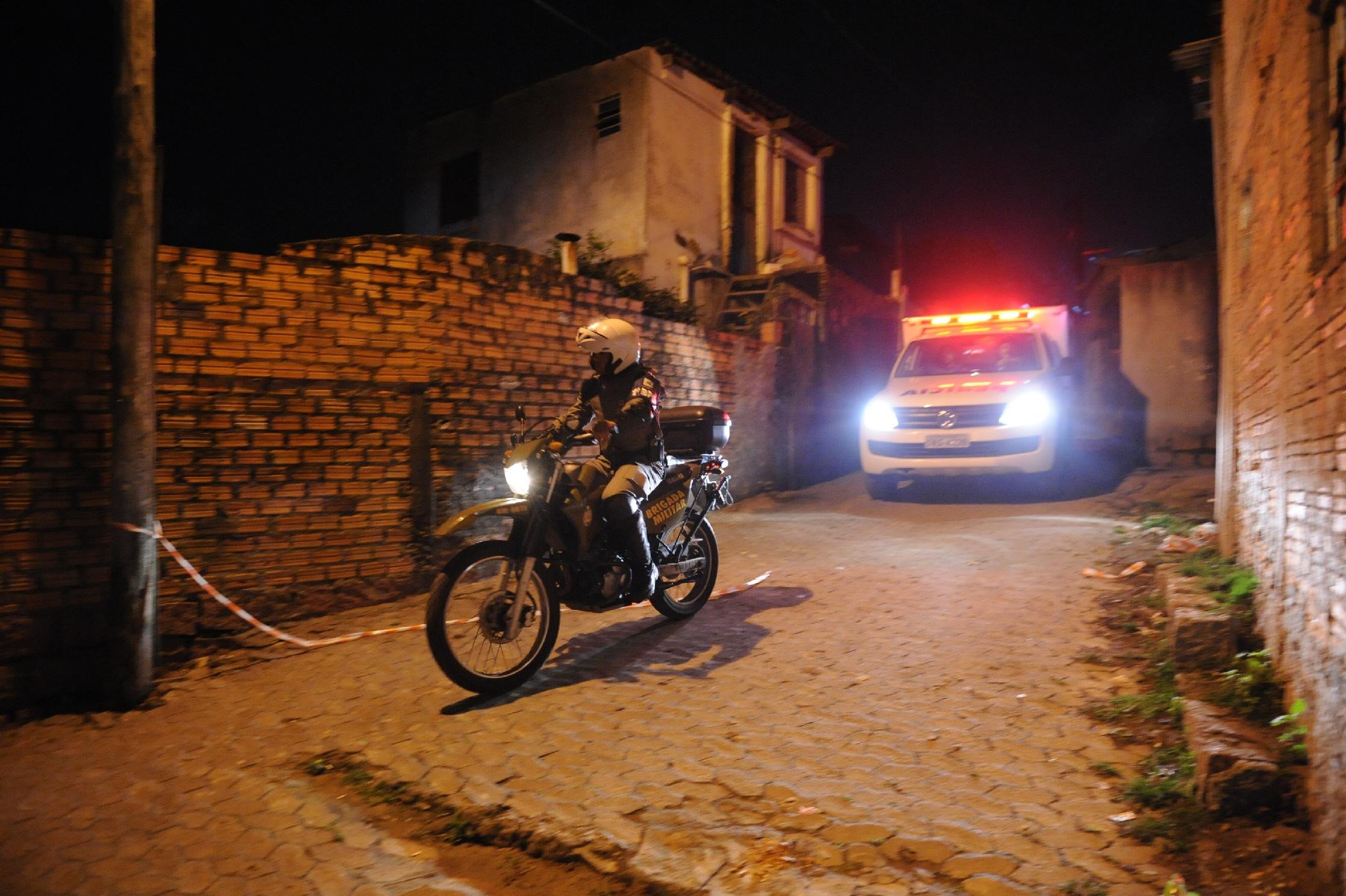 Suspeitos teriam iniciado tiroteio com policiais de dentro de barraco no morro Santa Tereza