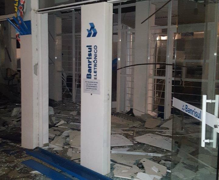 Ag&ecirc;ncias banc&aacute;rias foram destru&iacute;das na regi&atilde;o central