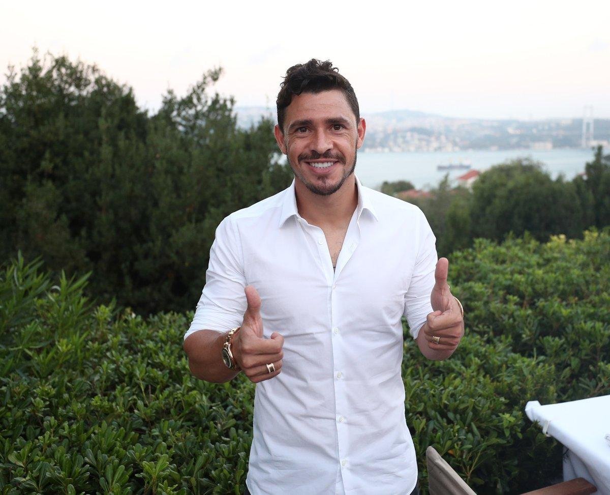 Giuliano assinou contrato de quatro anos com o Fenerbah&ccedil;e