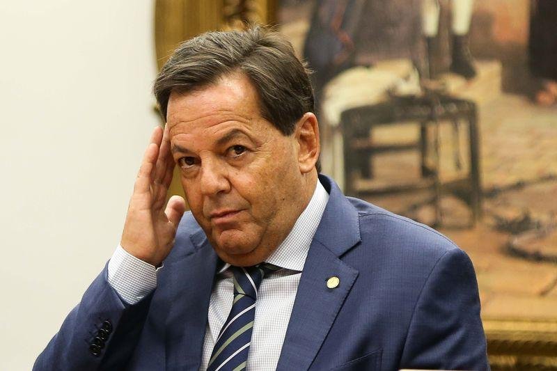 Ele e outros cincos peemedebistas foram suspensos das fun&ccedil;&otilde;es partid&aacute;rias por 60 dias por Romero Juc&aacute;